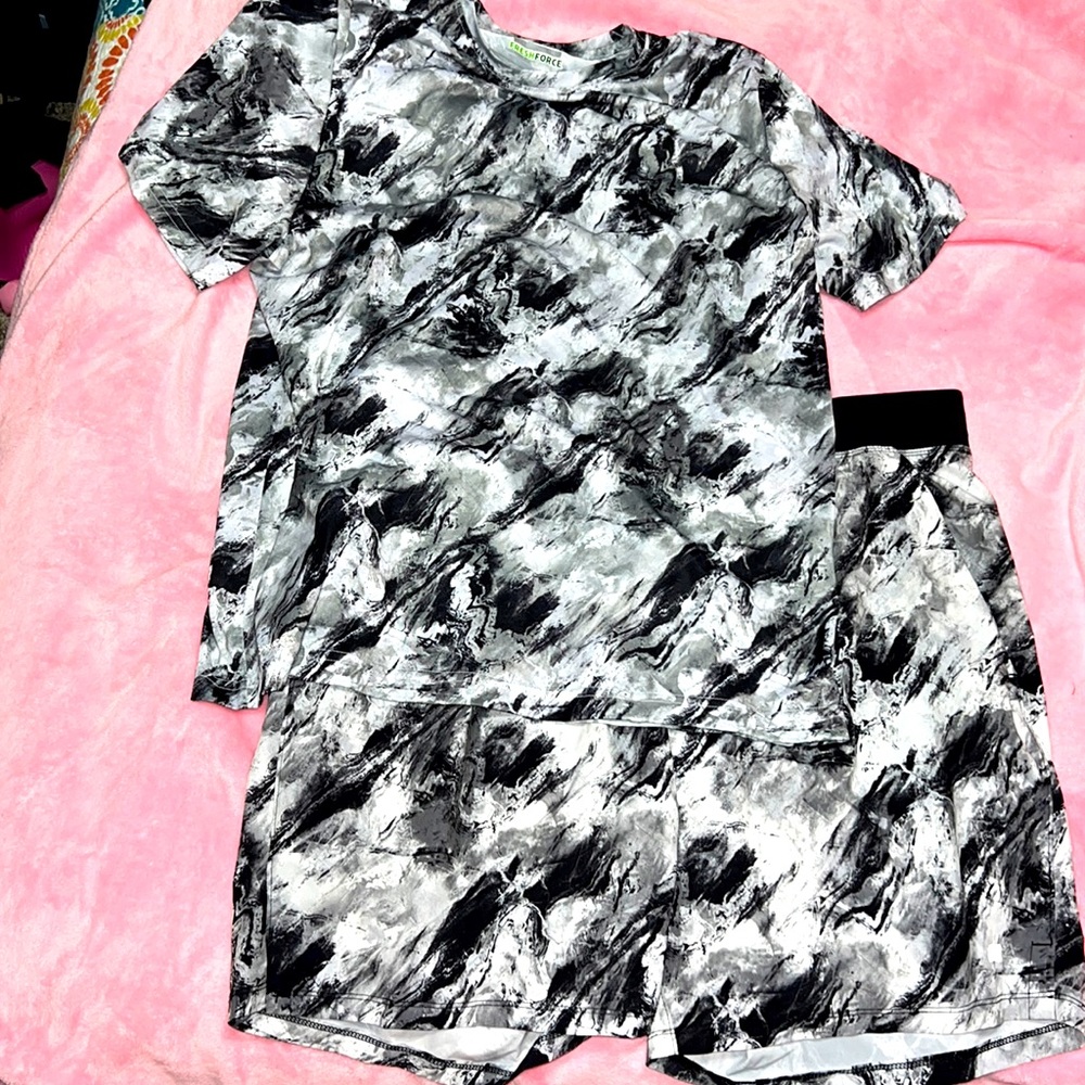 Russel training fit “fresh force” Men’s size L shirt & short matching set